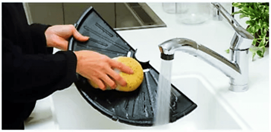 2分割プレートを洗うシーン